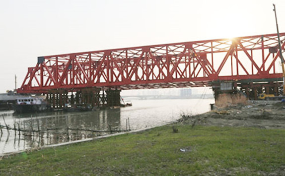 钢箱梁顶推施工案例之新白沙沱长江大桥0